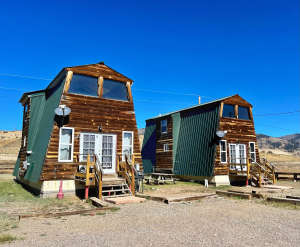 Outside_facing_cabin4nd5